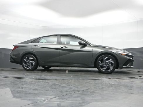 New 2026 Hyundai Elantra Limited image 46