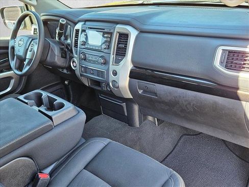 Used 2017 Nissan Titan SV image 21