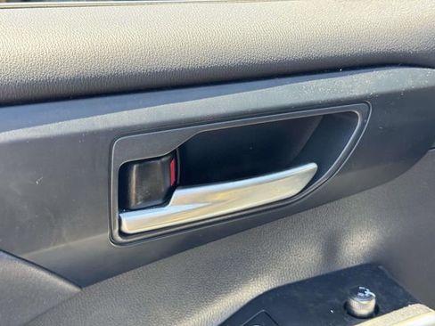 Used 2021 Toyota Highlander XLE AWD/4WD image 24