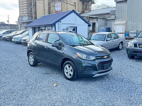 Used 2018 Chevrolet Trax LT w/ LT Convenience Package image 3