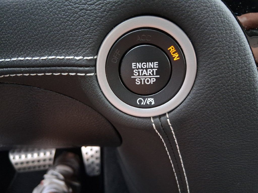 Used 2023 Chrysler 300 C RWD image 15