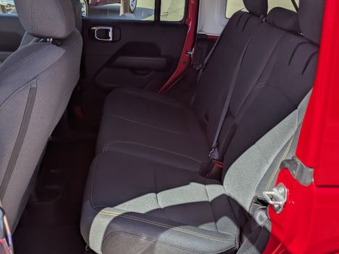 Used 2025 Jeep Wrangler Unlimited Sahara w/ Safety Group AWD/4WD image 9