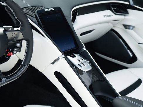 Used 2025 Ferrari Roma Spider image 21