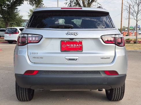 Used 2025 Jeep Compass Latitude w/ Convenience Group AWD/4WD image 8