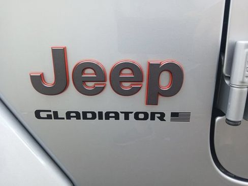 Used 2023 Jeep Gladiator Mojave w/ Cold Weather Group AWD/4WD image 11