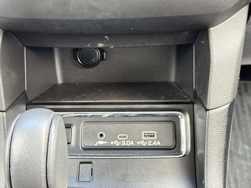 Used 2023 Subaru Ascent Limited w/ Technology Package AWD/4WD image 11