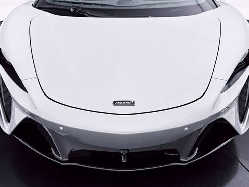 Used 2023 McLaren Artura RWD image 29