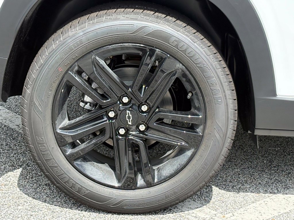 New 2026 Chevrolet Trax ACTIV w/ Sunroof Package FWD image 4