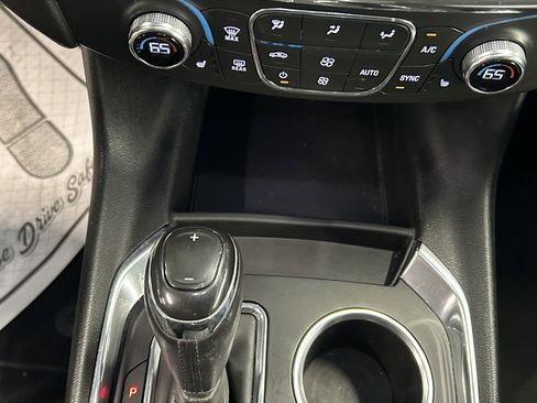 Used 2020 Chevrolet Traverse LT image 35