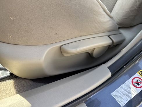 Used 2013 Toyota Corolla LE image 23