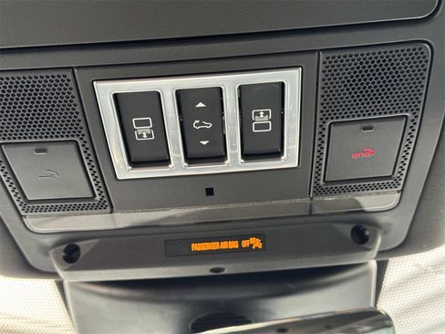 Certified 2018 Land Rover Discovery HSE image 23