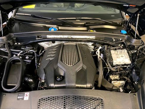 Certified 2026 Porsche Macan AWD/4WD image 32
