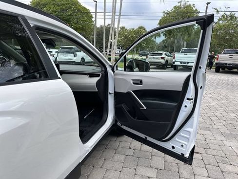Used 2024 Toyota Corolla Cross LE FWD image 13