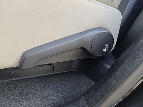 Used 2022 Lexus RX 350L Premium image 51