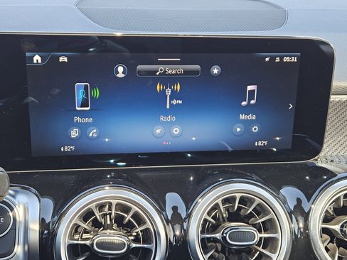 Used 2025 Mercedes-Benz GLB 35 AMG 4MATIC image 18