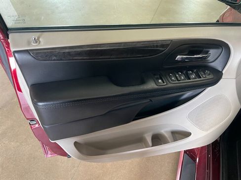 Used 2017 Dodge Grand Caravan SE w/ Power Window Group FWD image 23