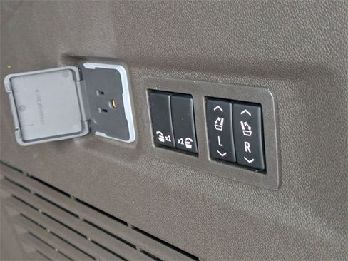 New 2026 Chevrolet Suburban LT w/ Comfort Package image 33