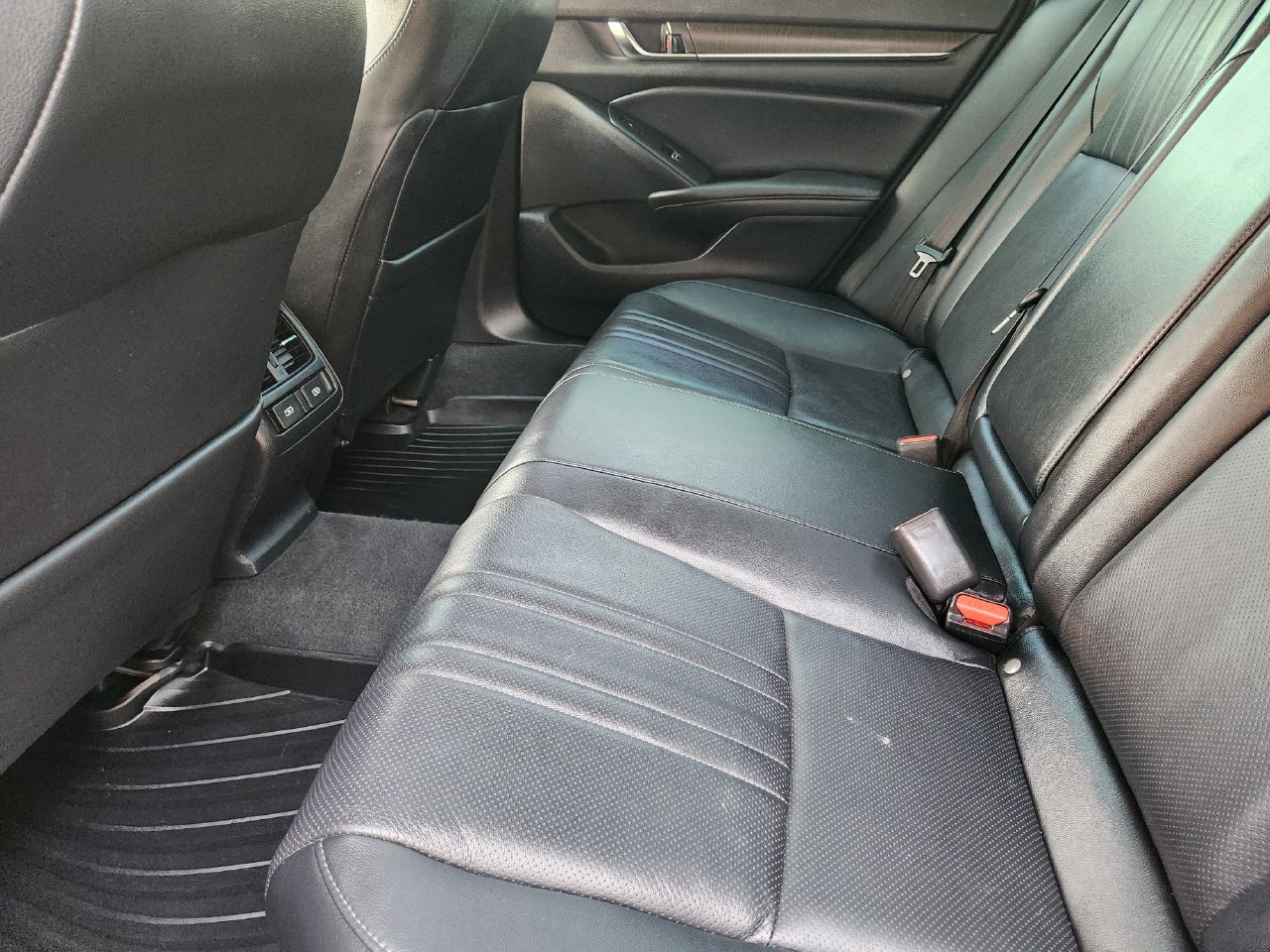 Certified 2022 Honda Accord Touring image 29