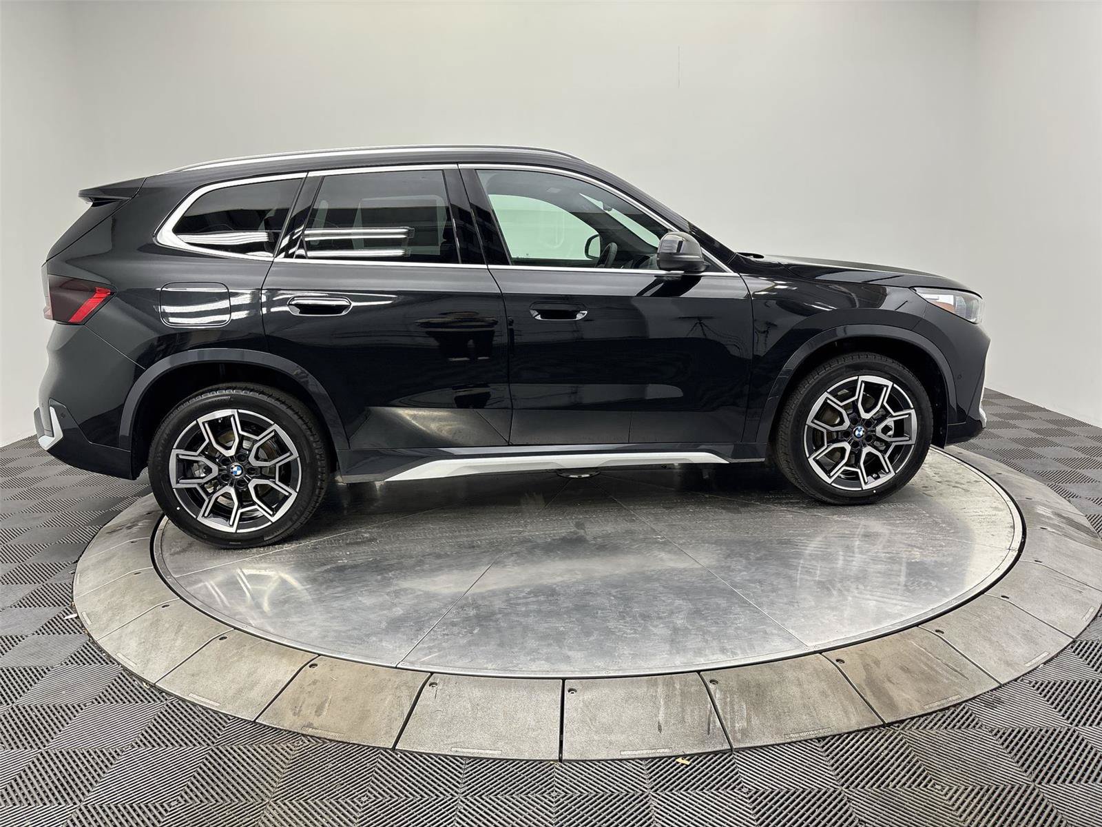 Used 2026 BMW X1 xDrive28i w/ Convenience Package AWD/4WD image 17