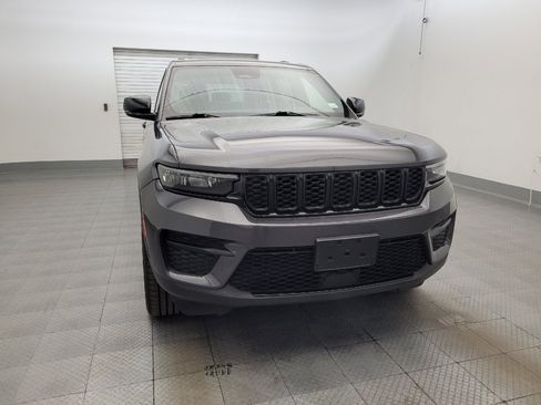 Used 2023 Jeep Grand Cherokee Altitude AWD/4WD image 14