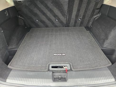 Used 2021 Nissan Rogue SV FWD image 27