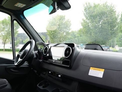 Used 2025 Mercedes-Benz Sprinter 2500 image 49