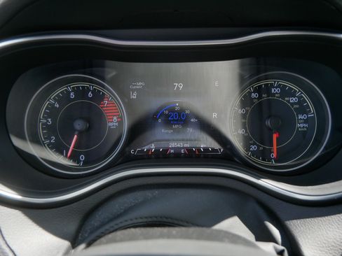 Used 2022 Jeep Cherokee Trailhawk AWD/4WD image 34