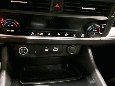 Used 2022 Nissan Rogue S image 15