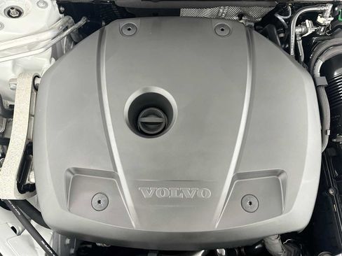 Used 2025 Volvo XC60 T8 Plus image 28