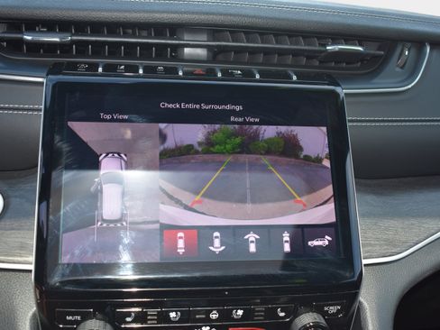 Used 2025 Jeep Grand Cherokee L Limited w/ Luxury Tech Group II AWD/4WD image 19