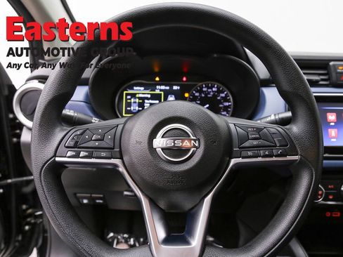 Used 2023 Nissan Versa SV image 10