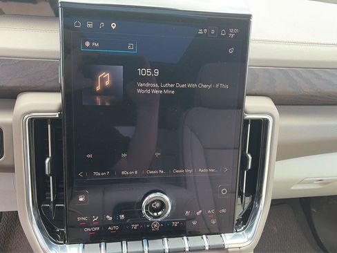 Used 2026 GMC Yukon Denali w/ Denali Reserve Package AWD/4WD image 33
