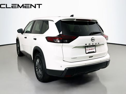 Used 2024 Nissan Rogue S image 8