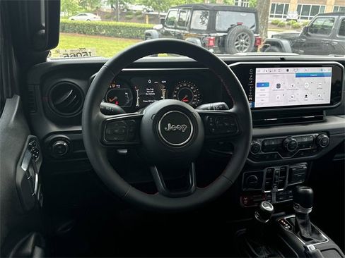 Used 2024 Jeep Gladiator Rubicon w/ Technology Group image 23