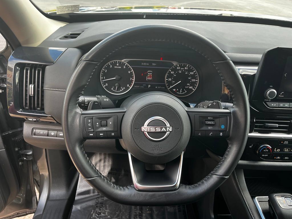 Used 2025 Nissan Pathfinder SV AWD/4WD image 11