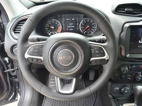 Used 2023 Jeep Renegade Latitude AWD/4WD image 19