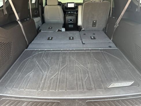 Used 2023 Chevrolet Suburban LT w/ Luxury Package AWD/4WD image 16