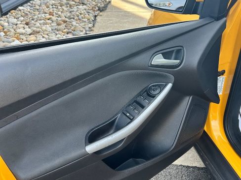 Used 2012 Ford Focus SE FWD image 7