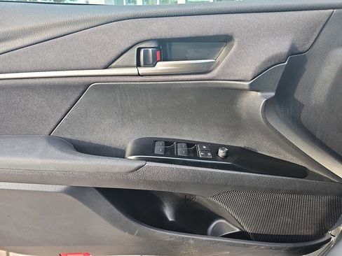Used 2025 Toyota Camry LE image 27