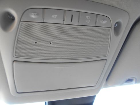 Used 2019 Nissan Rogue SV w/ Premium Package image 16