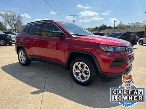 Used 2025 Jeep Compass Latitude w/ Sun & Sound Group image 3