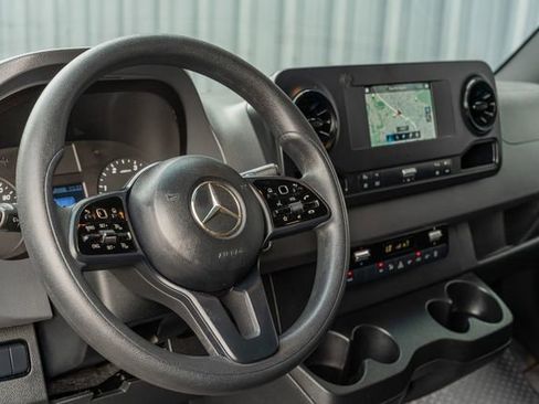 Used 2019 Mercedes-Benz Sprinter 2500 image 24