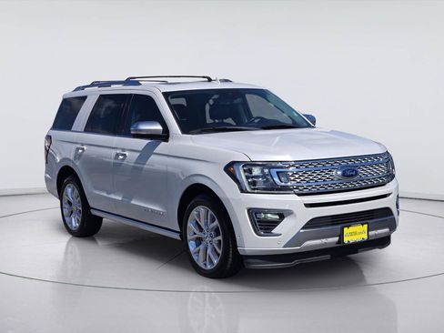 Used 2019 Ford Expedition Platinum RWD image 3