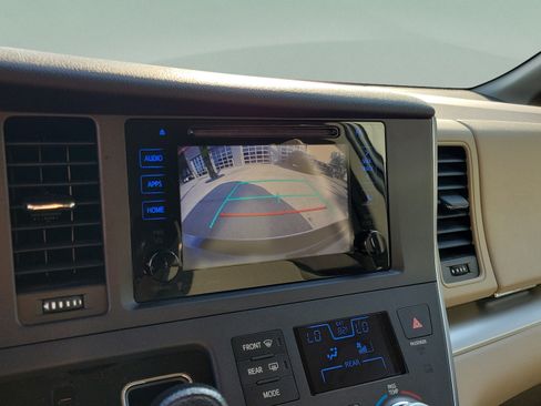 Used 2017 Toyota Sienna LE FWD image 15