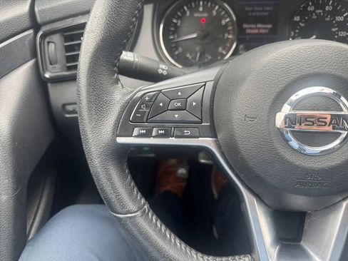 Used 2020 Nissan Rogue SV AWD/4WD image 16