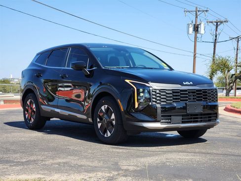 New 2026 Kia Sportage LX image 2