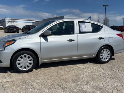 Used 2019 Nissan Versa S image 5