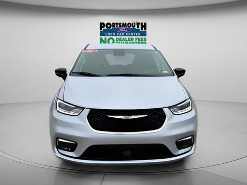 Used 2024 Chrysler Pacifica Touring-L FWD image 8