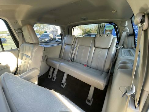 Used 2015 Lincoln Navigator 2WD image 9