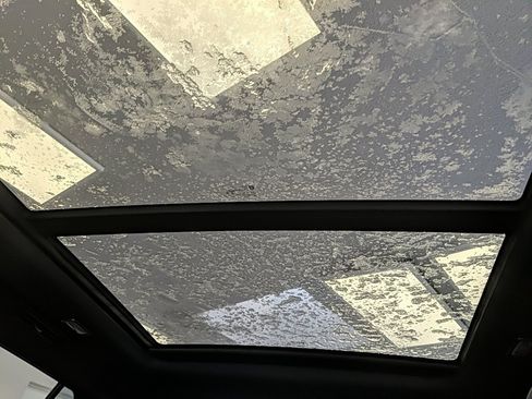 Used 2022 Chevrolet Suburban Z71 w/ Luxury Package image 34